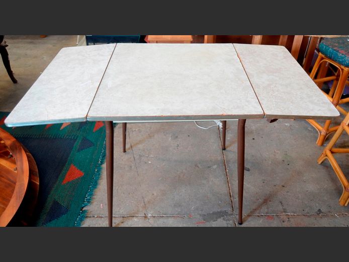 MID-CENTURY FORMICA TOP DROPLEAF TABLE, 122 x 68 x 74cm [Needs a little love]