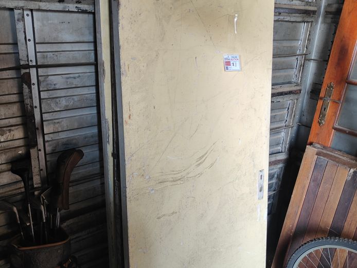 LOT WOODEN DOORS
