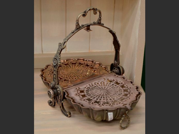 ANTIQUE SILVER PLATE MUFFIN WARMER, 32 x 24 x 25cm
