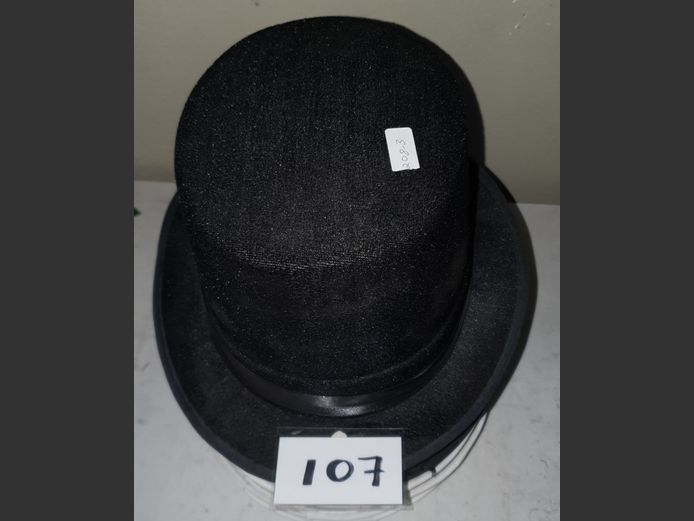 LOT: 6 x BLACK & SILVER TOPHATS