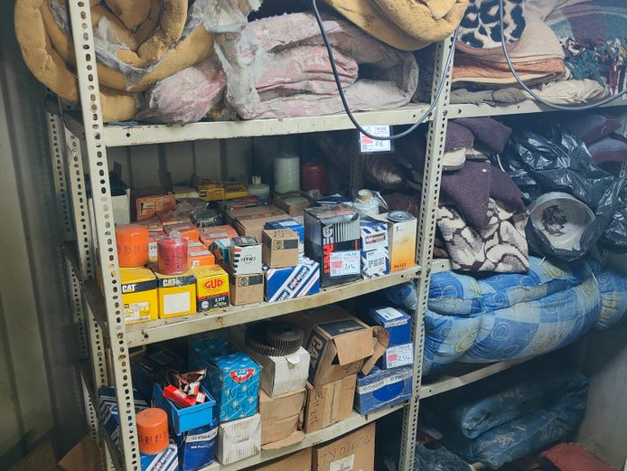 2 X BOLT AND NUT SHELVES - EXLCUDING CONTENTS