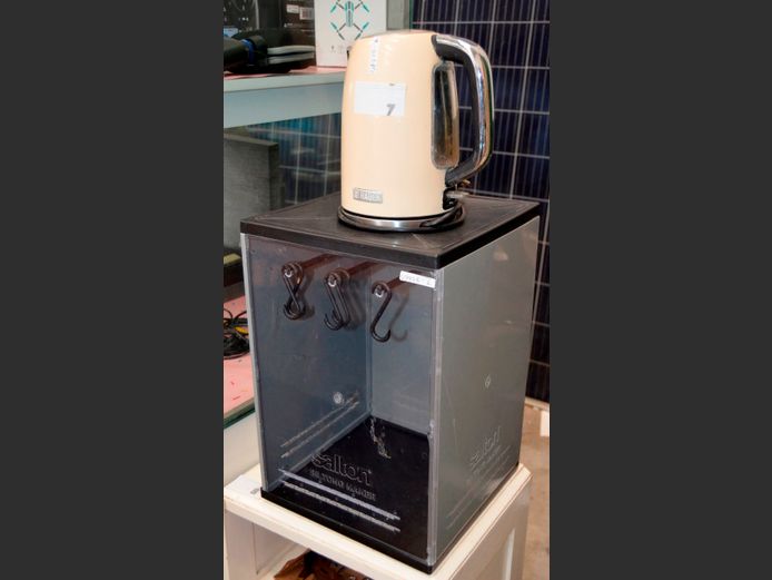 SALTON BILTONG MAKER & HADEN KETTLE, 30 x 30 x 45cm [Switch on, untested further]