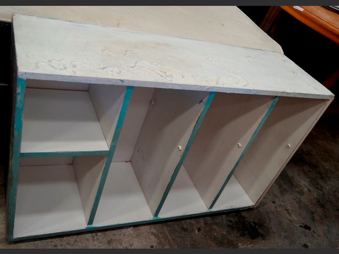 WHITE & BLUE PAINTED 4-TIER SHELF, 100 x 31 x 62cm