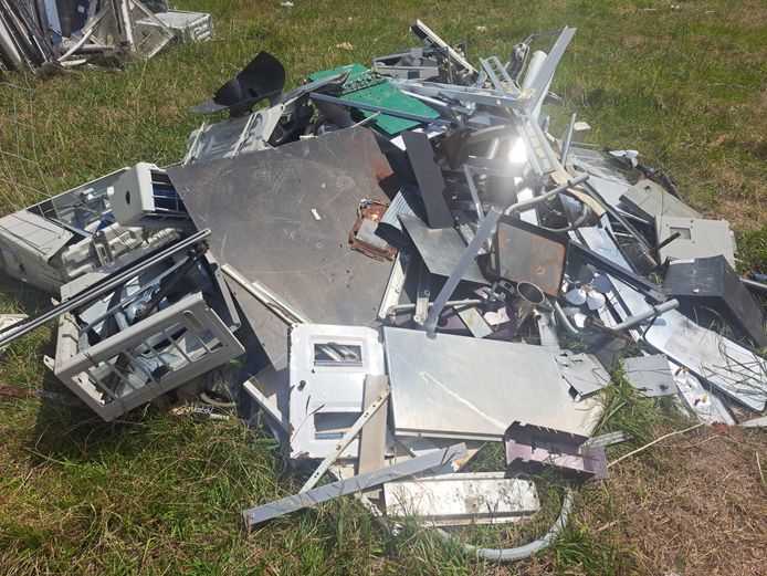 Assorted metal scrap