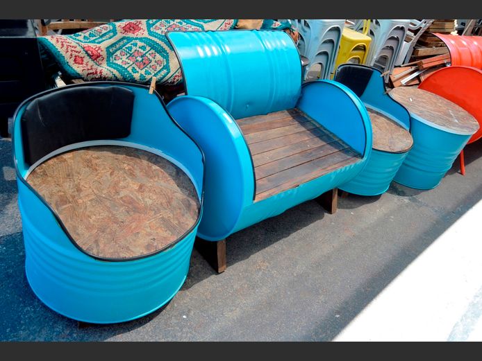 BLUE PAINTED 3-PIECE, 4-SEATER DRUM PATIO SET WITH MATCHING COFFEE TABLE