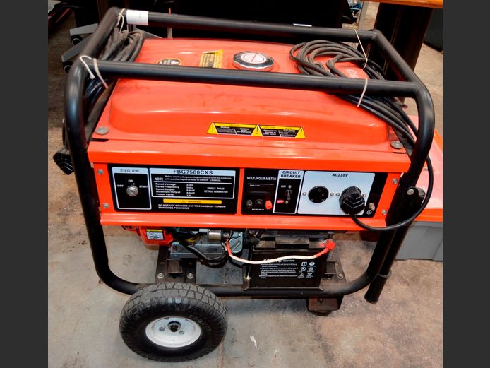 ELLIES 6.5KW PETROL GENERATOR WITH 2 EXTENSION LEADS [Untested, no keys, been standing in storage]