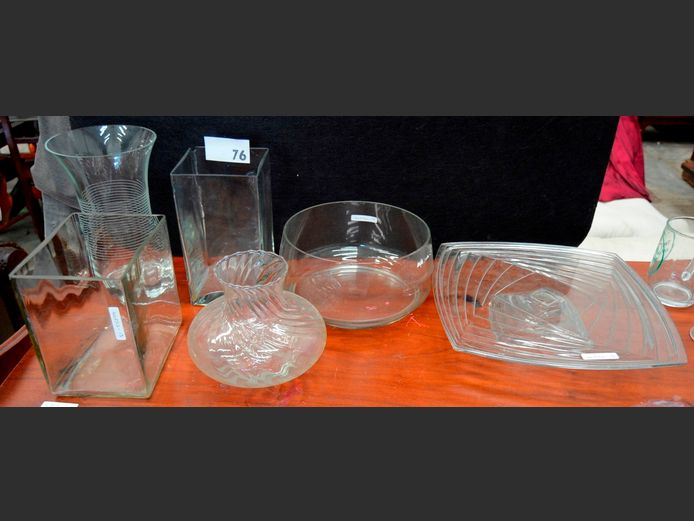 GLASS TAZZA STAND & ASSORTED GLASS VASES [Chips to some vases]