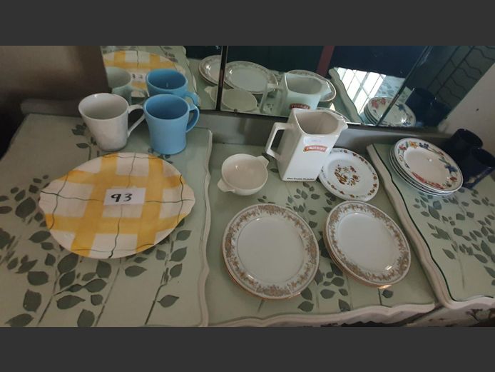 LOT: NORITAKE SIDE PLATES, SMIRNOFF CERAMIC JUG, COFFEE CUPS, etc