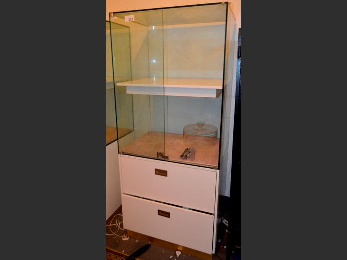 WHITE DUCO 2-DRAWER, 2-DOOR GLASS FRONT DISPLAY CABINET, 80 x 60 x 185cm [1 door loose]