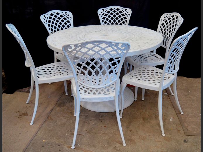 ASHBURY WHITE CAST ALUMINIUM CIRCULAR PATIO TABLE WITH 6 MATCHING CHAIRS, 122cm Diameter x 76cm High