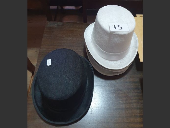 LOT: BLACK & WHITE TOP HATS