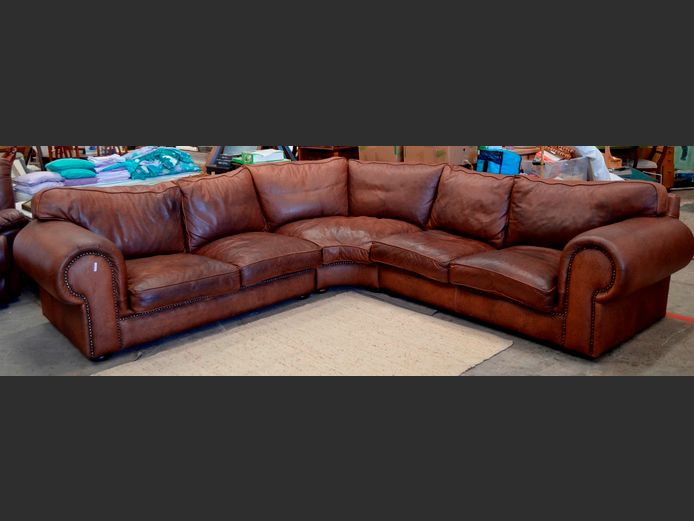 BROWN LEATHER L-SHAPED LOUNGE SUITE, 290 x 290cm