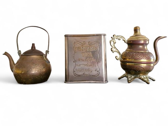 Vintage English Tea Tin and Small Teapots