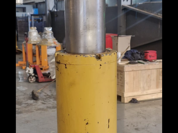 CAT 740B FRONT SUSPENSION