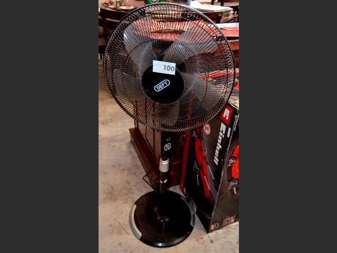 DEFY PEDESTAL FAN [Switches on]