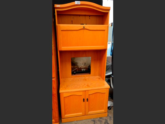 OAK 3-DOOR T.V. UNIT, 81 x 44 x 188cm