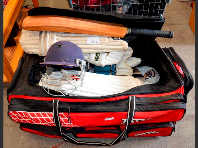 LARGE CRICKET BAG WITH GEAR