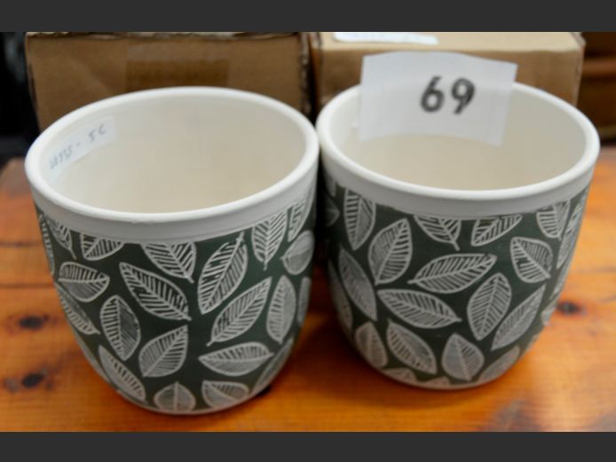 PAIR CERAMIC GREEN LEAF DECORATED PLANTERS, 10.5 x 10cm