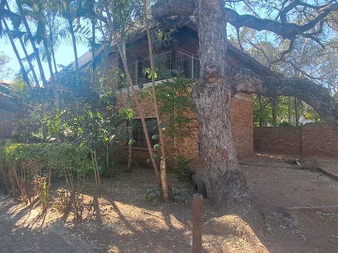 4 BEDROOM HOUSE IN PHALABORWA