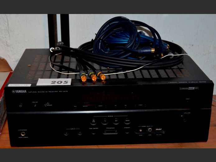 YAMAHA AMP WITH REMOTE [Switches on, untested further]