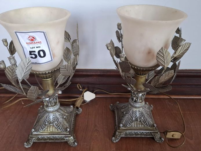 2 x Lamps
