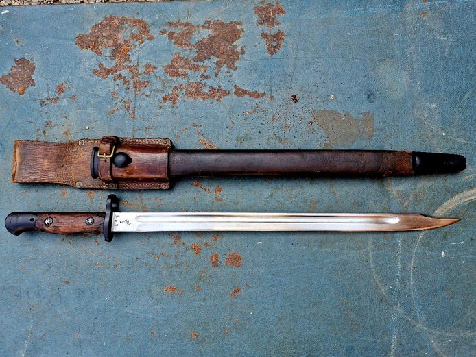 1907 British Bayonet with Scabbard