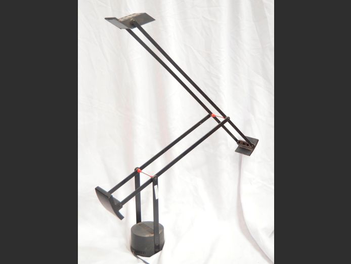 ARTEMIDE TIZIO DESK LAMP DESIGNED BY RICHARD SAPPER