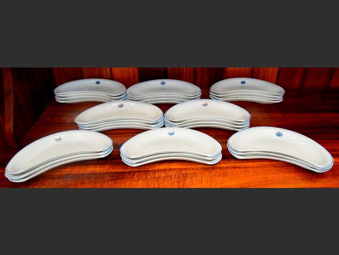 LOT: +/- 30 BLUE TRAIN SIDE PLATES