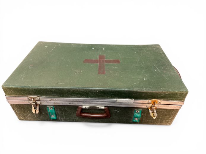 Vintage Style Medical Aid Kit Trunk 