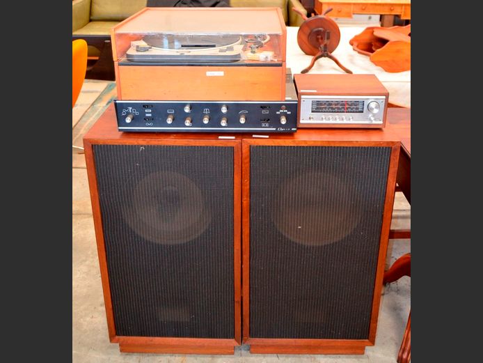 GOLDRING VINTAGE TURNTABLE & PAIR SPEAKERS, 45 x 31 x 85cm [Untested, no power supply]