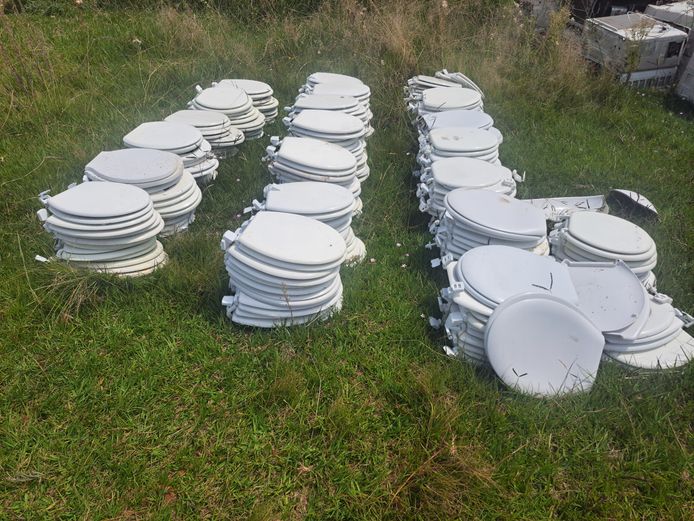 Toilet seat scrap