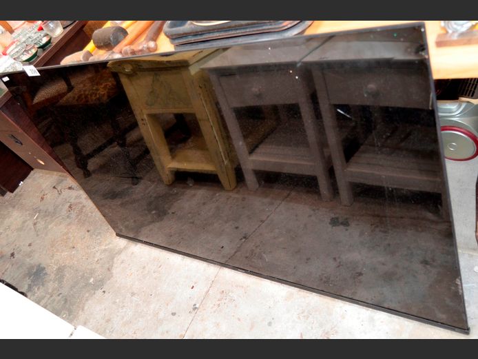 HISENSE 65" LED TV [Switches on, screen cracked] ### LICENCE PLEASE ###