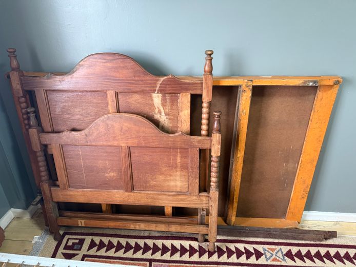 Three quarter wooden bed, headboard and foot piece