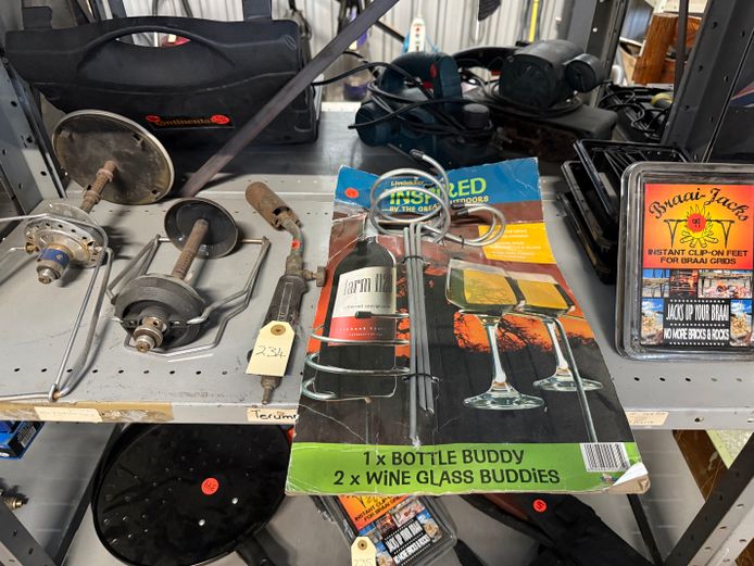 Lot with gas lanterns, blow torch, wine glass holders and Braai Jacks