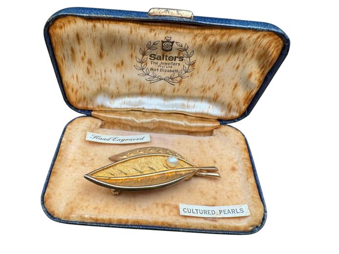 Vintage Salters Port Elizabeth Gold-Tone Hand-Engraved Leaf Brooch – Boxed with Cultured Pearl Accent