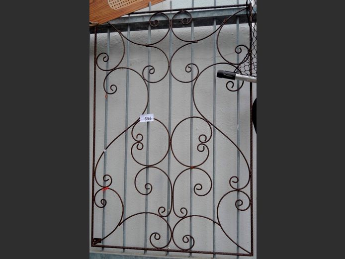 WROUGHT IRON WALL ORNAMENT, 120 x 80cm [Rusted]