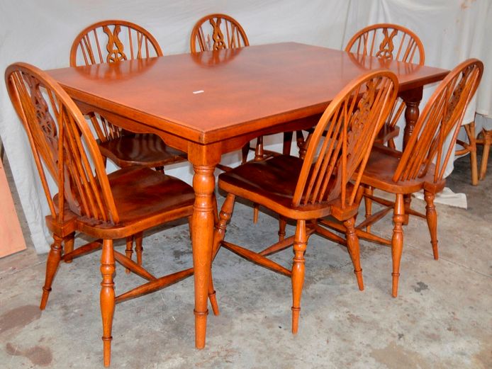 OAK DINING TABLE WITH 6 MATCHING WINDSOR CHAIRS, 152 x 91 x 76cm