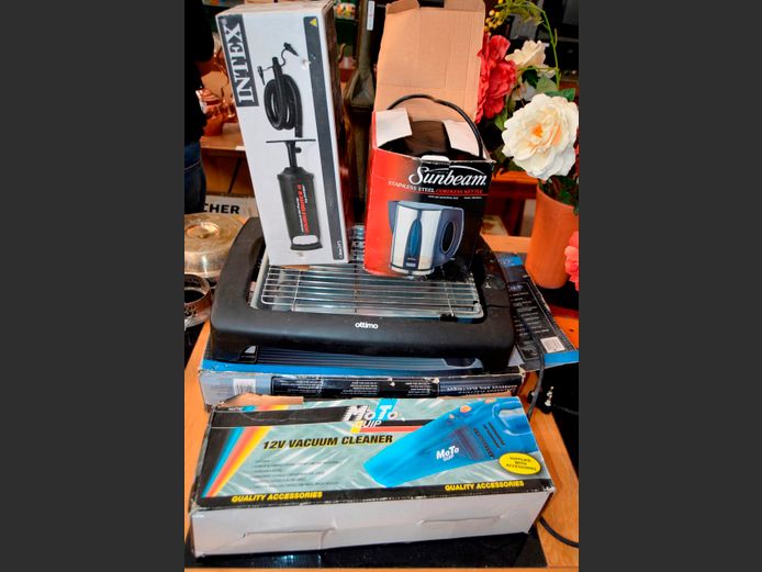 OTTIMO BBQ GRILL, SUNBEAM KETTLE, 12V VACUUM CLEANER & FOOT PUMP [Switch on]
