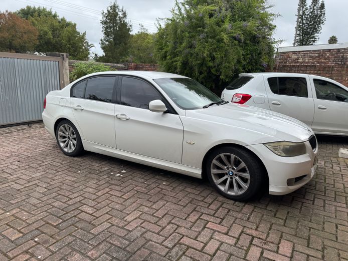BMW 320i - 2011 - White - E90 model - Manual transmission - Good condition - 253,500km