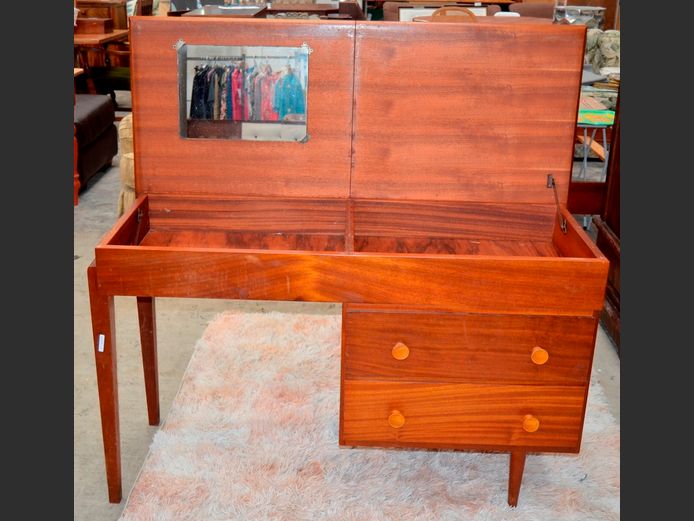 FRYSTARK SAPELE MAHOGANY 2-DRAWER FLIP TOP DRESSING TABLE [Needs some varnish]