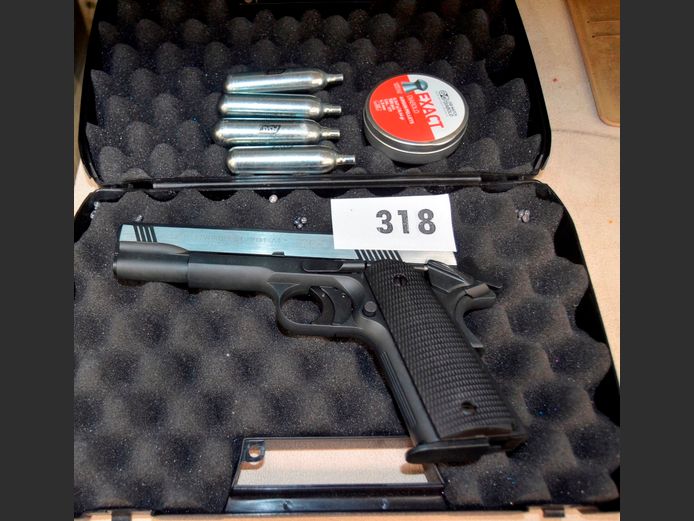 COLT GOVERNMENT 1911A AL AIR PISTOL WITH CO2 CANISTER, PELLETS & CASE