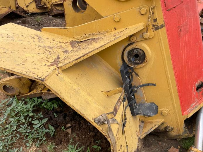 R1700 CATAPILLER H FRAME