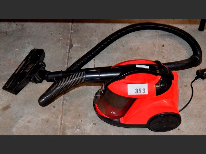 GENESIS VACUUM CLEANER [Switches on]