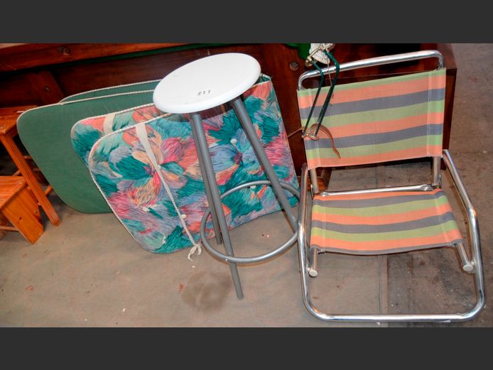 FOLDING BEACH CHAIR & A STOOL [10,39]