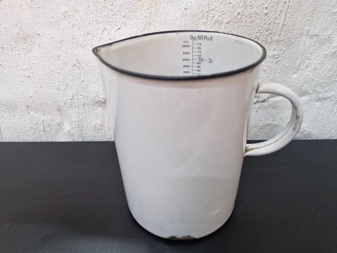 Vintage White Enamelware Measuring Jug / Pitcher (c. Mid-20th Century)