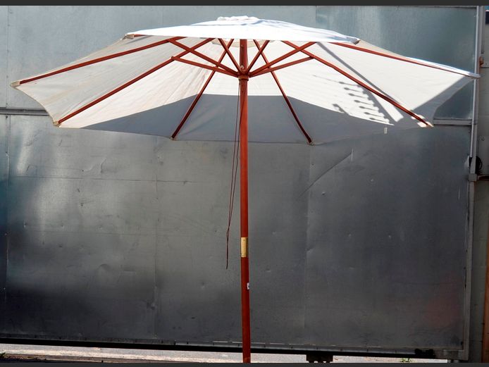 WHITE PATIO UMBRELLA
