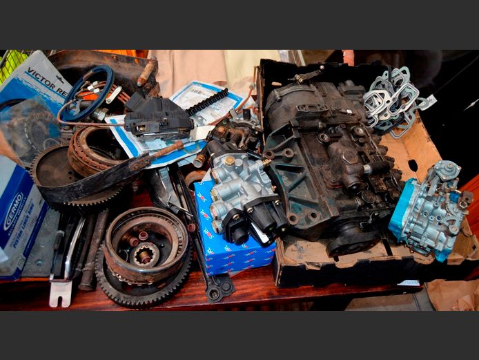 CARBURETOR, PISTON INNER RING, INJECTOR PUMPS, etc [Condition unknown]