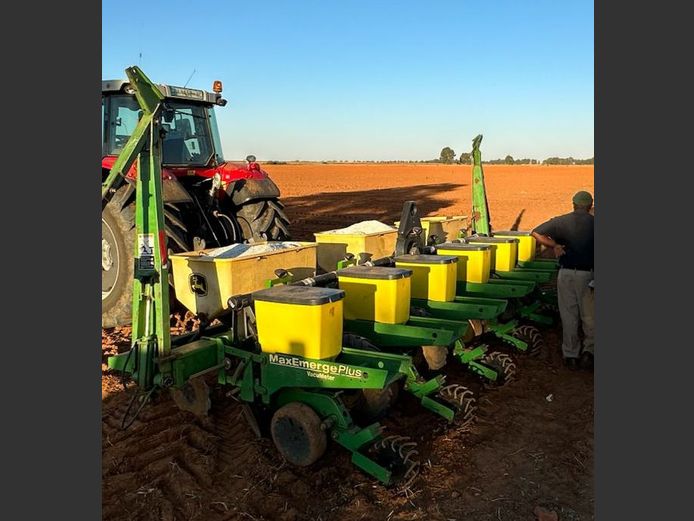 John Deere 1750 vaccum planter