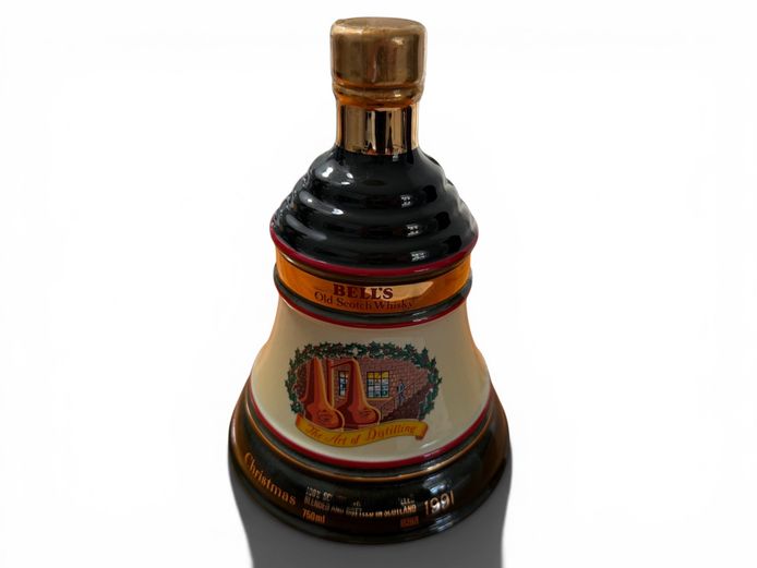 ell’s Christmas 1991 Wade Decanter (Sealed)