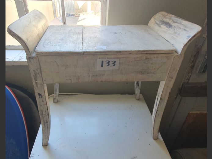 WHITE PAINTED PIANO STOOL WITH STORAGE SPACE, 56 x 30 x 51cm